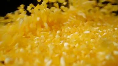 升格玉米碎玉米碴粮食五谷粗粮视频的预览图